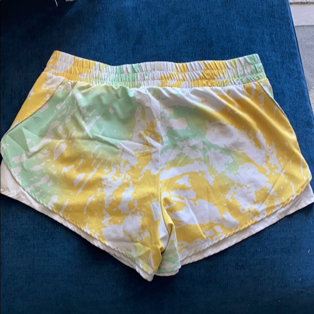 Fabletics shorts - Picture 2 of 2